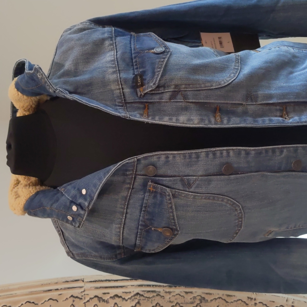 Lee vintage wash premium denim lined jacket with hood. Brand new